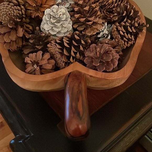 Sanibel Home wooden leaf shaped bowl - Picture 2 of 5